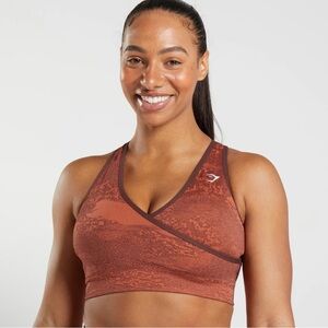 Gymshark Women’s Adapt Camo Seamless Sports Bra Storm Red/Cherry Brown Size XL